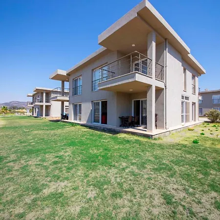 Villa Charming House With Shared Pool In Milas Meselik