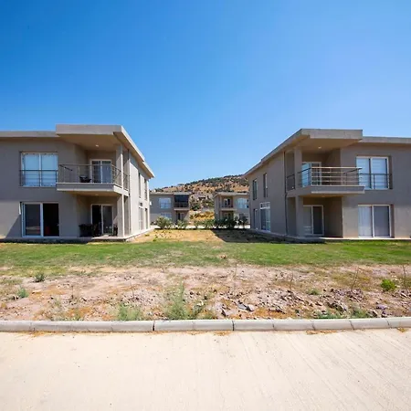 Charming House With Shared Pool In Milas *