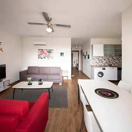 Charming House With Shared Pool In Milas *