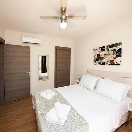 Charming House With Shared Pool In Milas